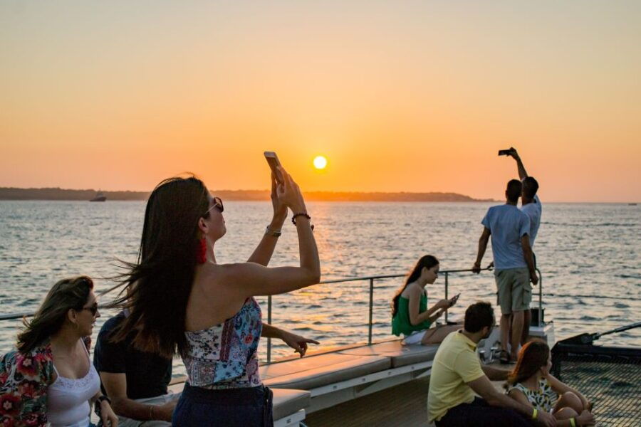Cartagena De Indias: 2-Hour Sunset Cruise - Review Summary
