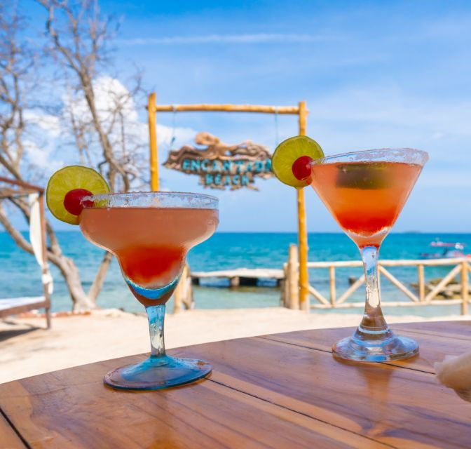 Cartagena: Encantada in Rosario Islands Boat Trip - Itinerary Features