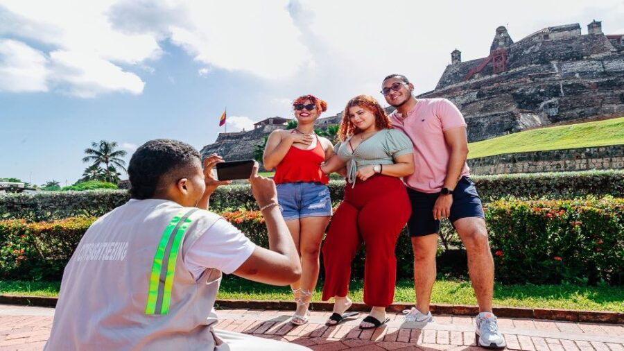 Cartagena: Guided Selfie and Walking Tour With Beer Tasting - Tour Experience