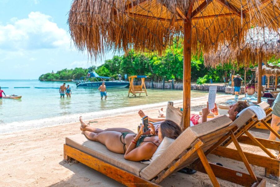 Cartagena: Islabela Islands Boat Trip With Lunch & Cocktail - Experience