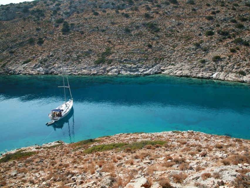 Catamaran Cruise to Dia Island and Transfer Service