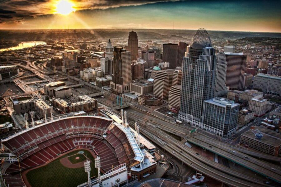 Cincinnati: Night Tour With Music and Sunset Boat Cruise