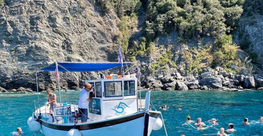 Cinque Terre Boat Tour With a Traditional Ligurian Gozzo