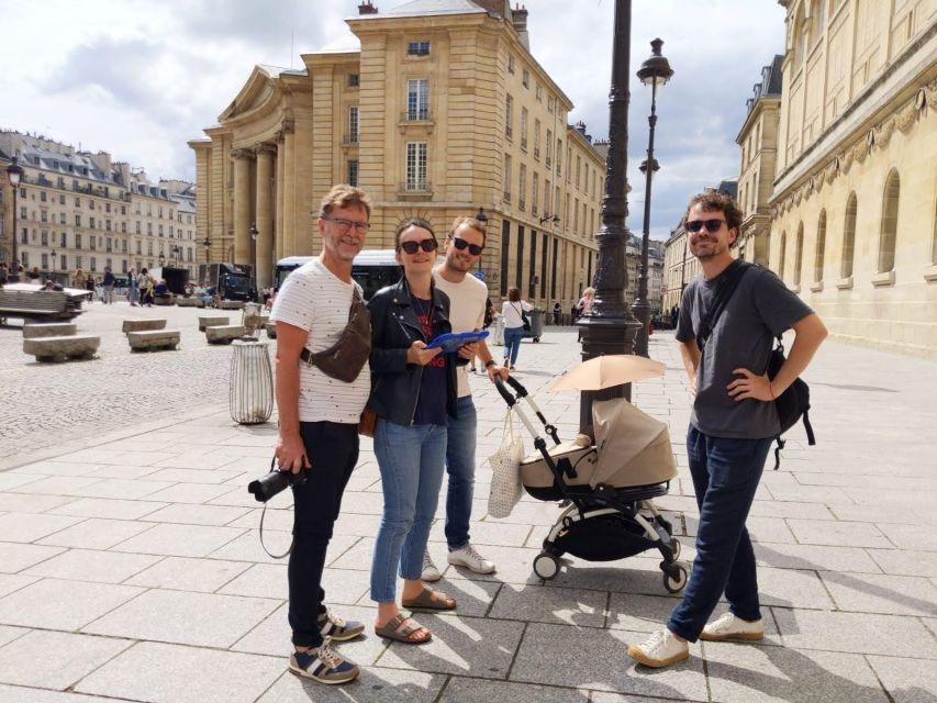 Cluez - Digital Treasure Hunt in the Latin Quarter - Description