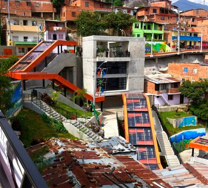 Comuna 13: Graffiti Tour With Tasting, Live Show, & Gallery - Good To Know