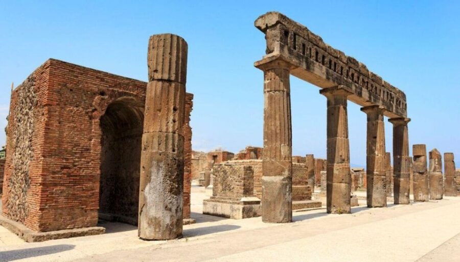 Deluxe Tour in Pompeii and Mount Vesuvius (Volcano)