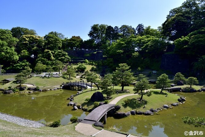 E-Bike Cycling With Guided Tour of Kanazawa Main and Kenrokuen