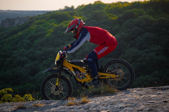 E-Motorcycle Tour in Old Rock Monastery and Old Roman Fortress