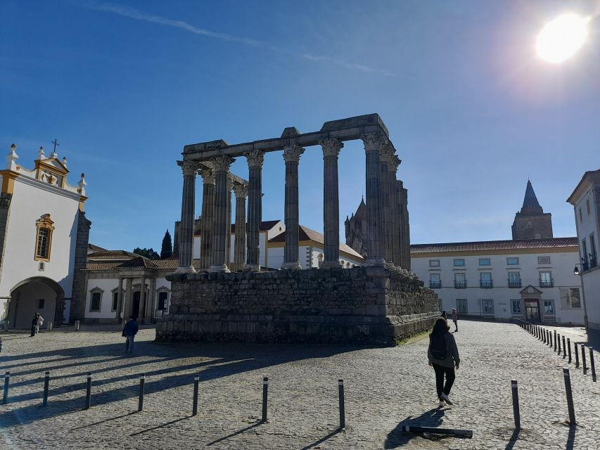 ÉVORA AND MONSARAZ FULL DAY PRIVATE TOUR BY CAR