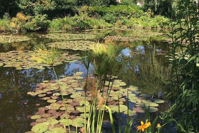 Excursion CHATEAU DE VERSAILLES and GIVERNY in Limousine From Paris - Good To Know