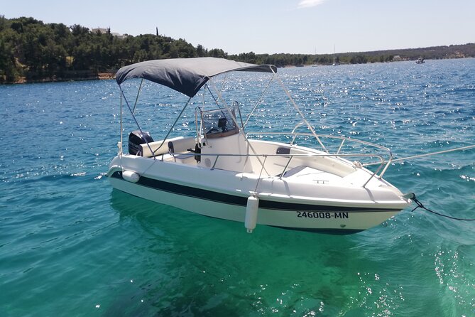 Explore Beauties of Island Brač and ŠOlta by Bellingardo Boat – Licence Required