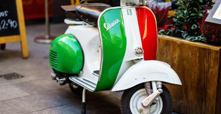 Fantastic Vespa Tour With Driver in Rome