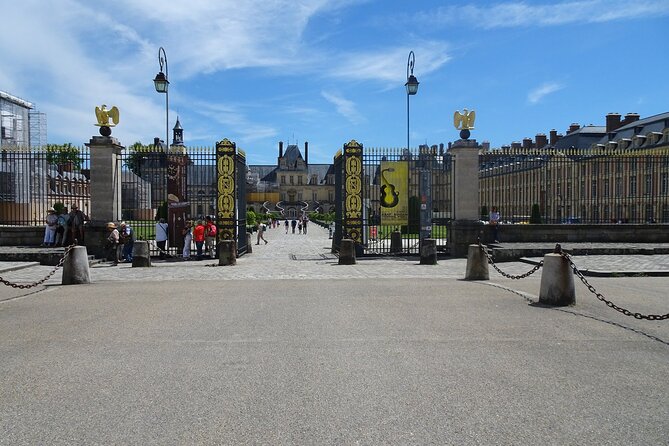 Fontainebleau & Vaux Le Vicomte Private Day Tour From Paris - Good To Know