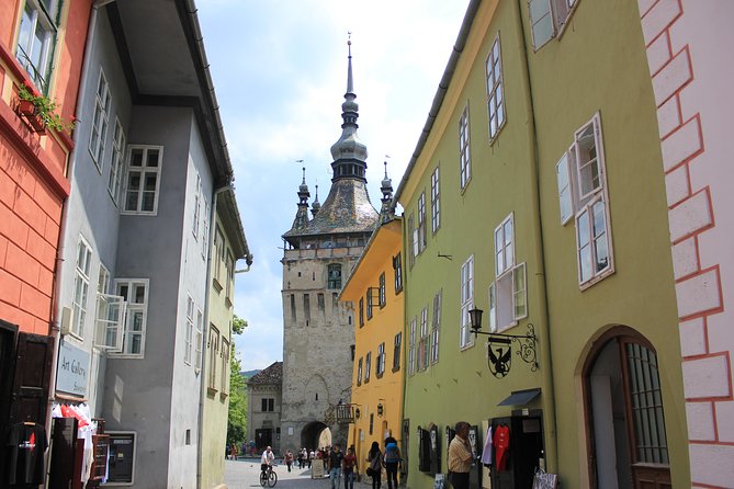 Fortified Church of Viscri and Sighisoara in Spanish (Native Spanish Guide).