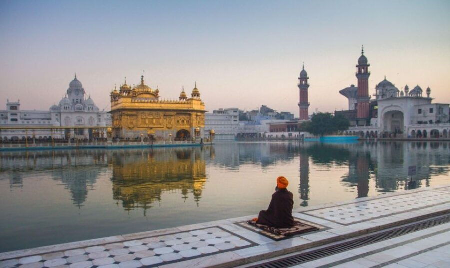 From Delhi: 2 Day Amritsar Golden Temple & Wagah Border Tour