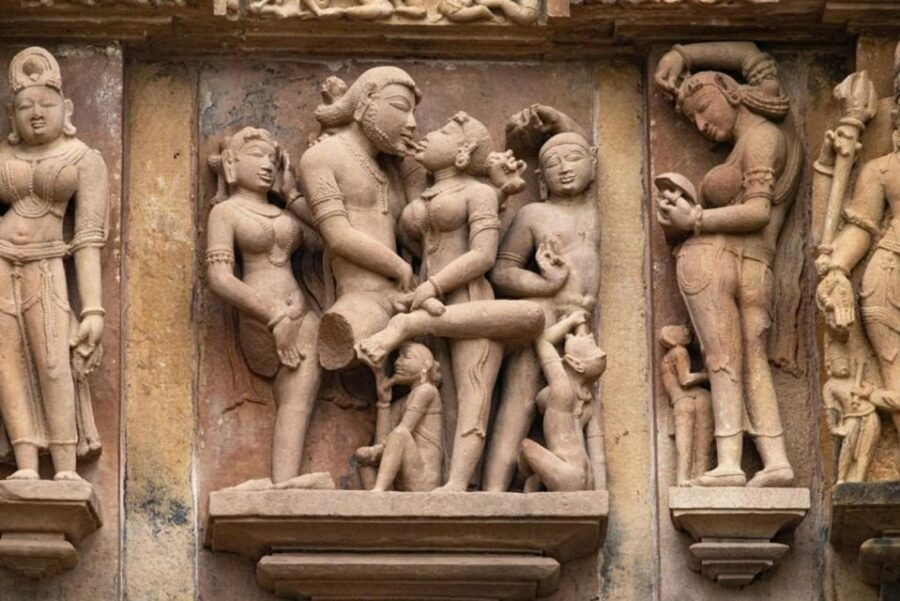 From Delhi: 2 Days Orchha and Khajuraho Tour