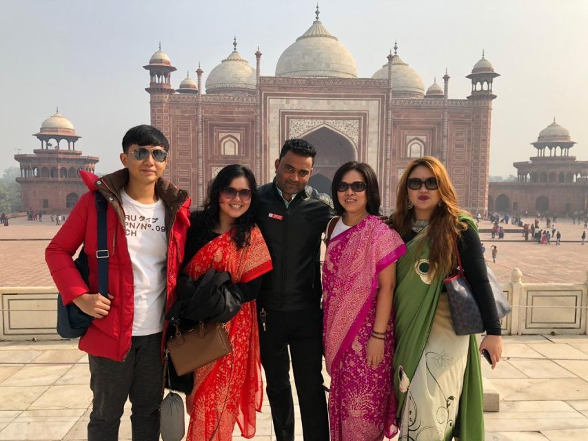 From Delhi: Private Taj Mahal and Agra Fort Tour by Car