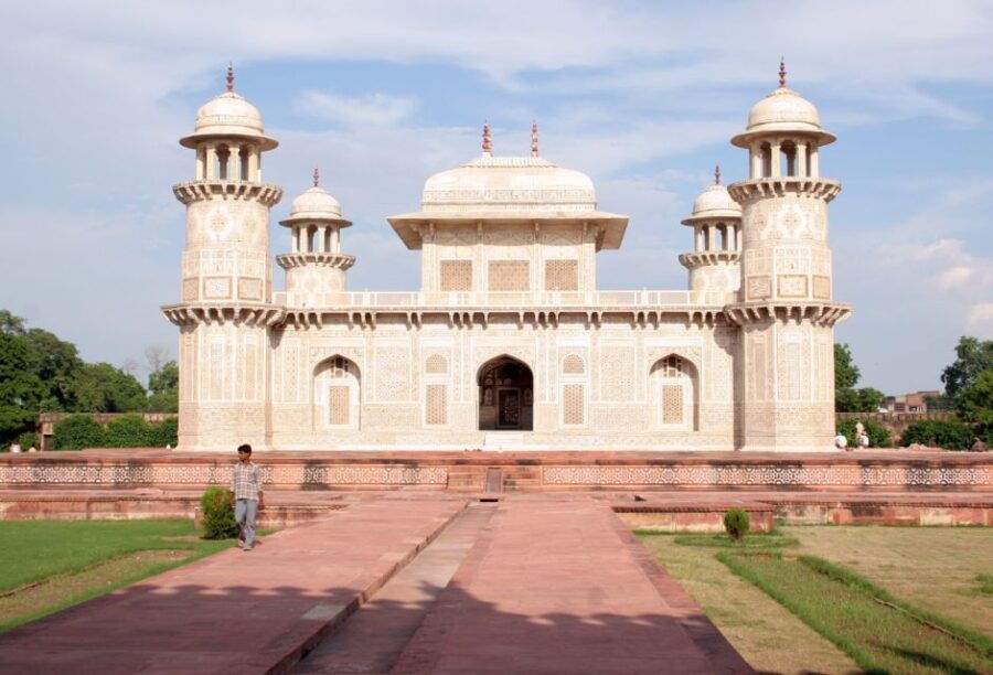 From Delhi to Delhi- Private Sunrise Taj Mahal Tour by Car - Good To Know