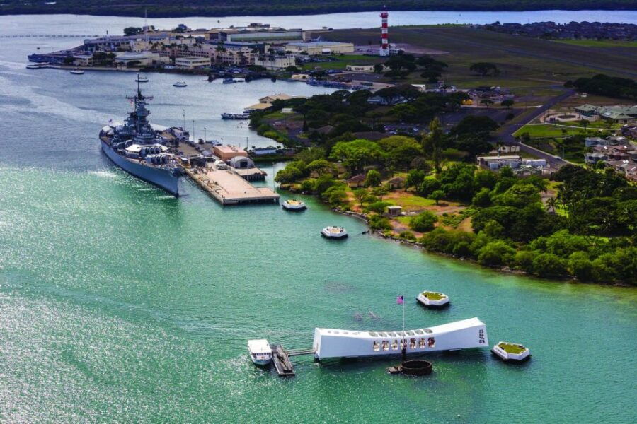 From Kahului, Lihue or Kona: Pearl Harbor & Honolulu Tour