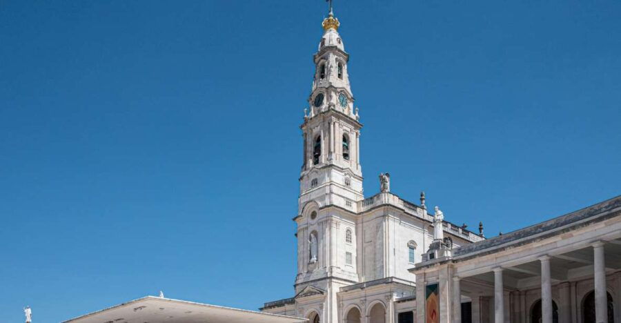 From Lisbon: Fátima, Batalha, Nazaré and Óbidos Private Tour