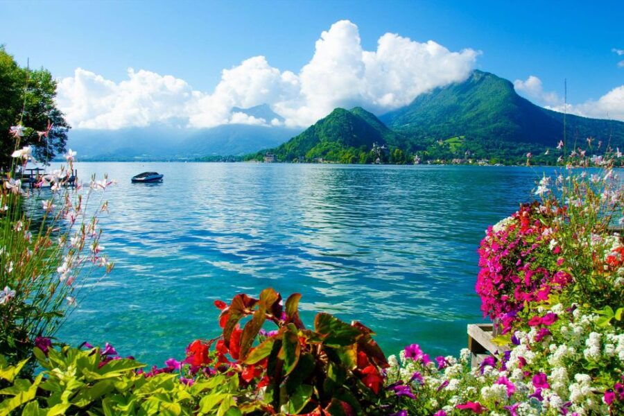 From Lyon Airport: Shuttle Service From/To Annecy Airport