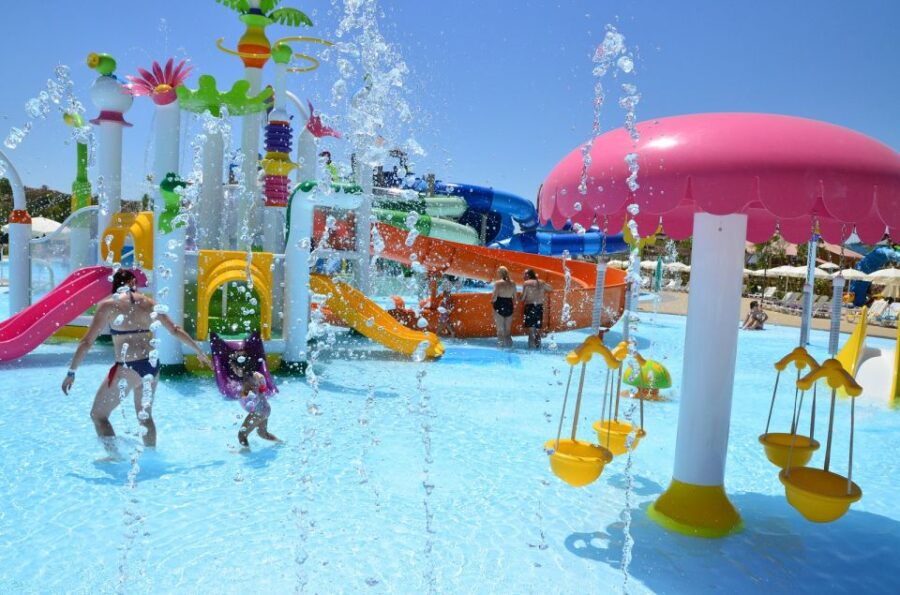 From Madrid: Parque Warner Beach Water Park & Transport - Itinerary