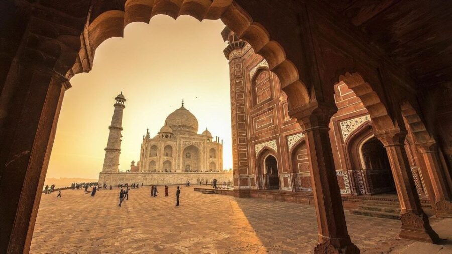 From Mumbai: Taj Mahal – Agra Tour With Entrance and Lunch
