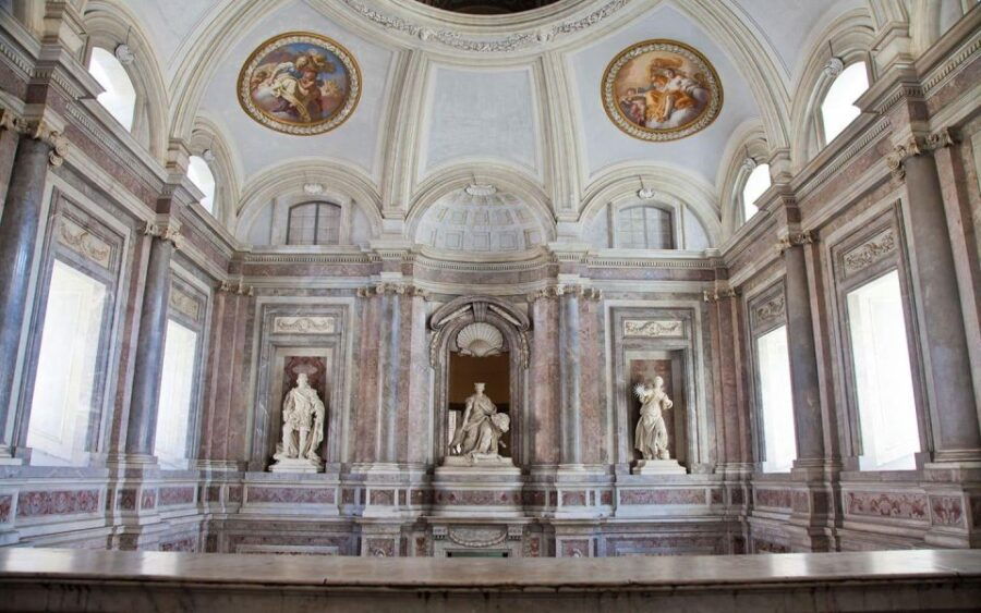 From Naples :Enjoy Reggia Di Caserta and Masaniellis Pizza