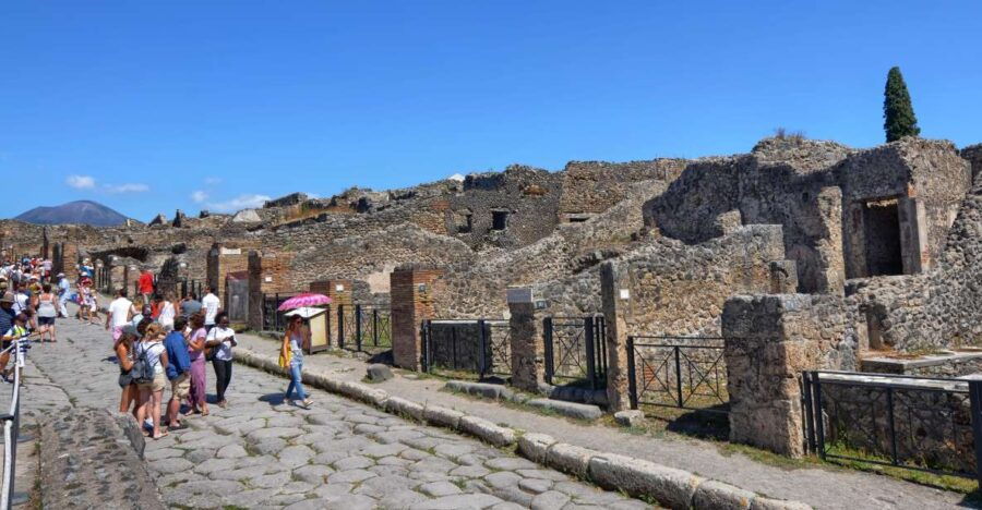 From Rome Round Trip Bus to Pompeii and Skip the Line Ticket