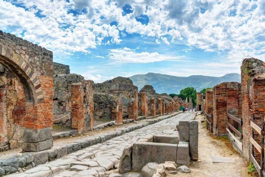 From Rome: Transport to Positano With Stop in Pompeii - Good To Know
