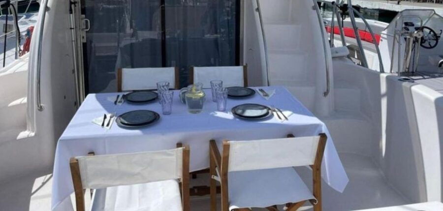 Fuengirola: Sunset Boat Tour With Champagne Diner - Good To Know