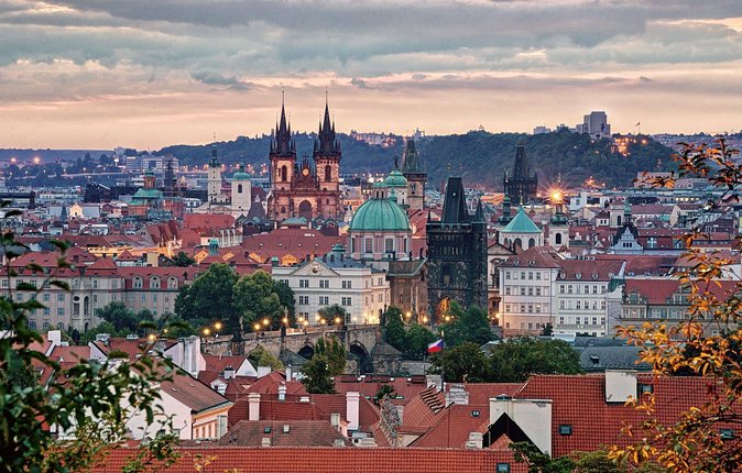 Full-Day Prague in a Nutshell Walking Tour With Delicious Lunch-Cruise - Good To Know