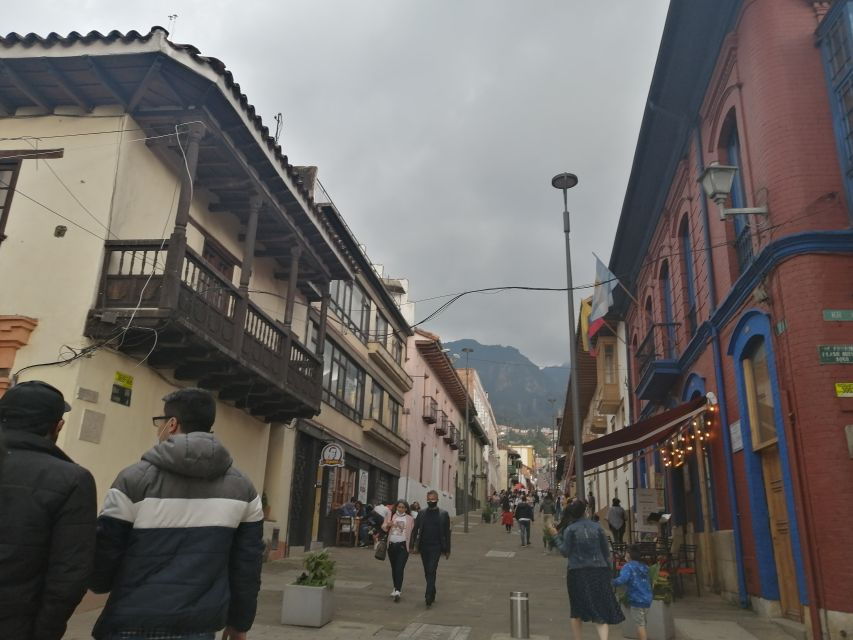 Go up to the Iconic Viewpoint of Bogotá at Night - Live Tour Guide Options