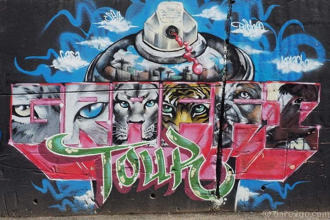 Graffitour Medellín: History, Transformation and Overcoming