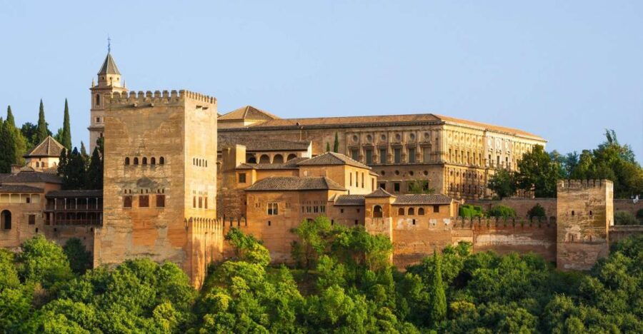 Granada: 10 Attractions Self-Guided Audio Tour