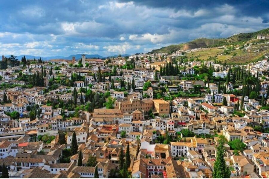 Granada : Albayzin and Sacromonte Walking Tour