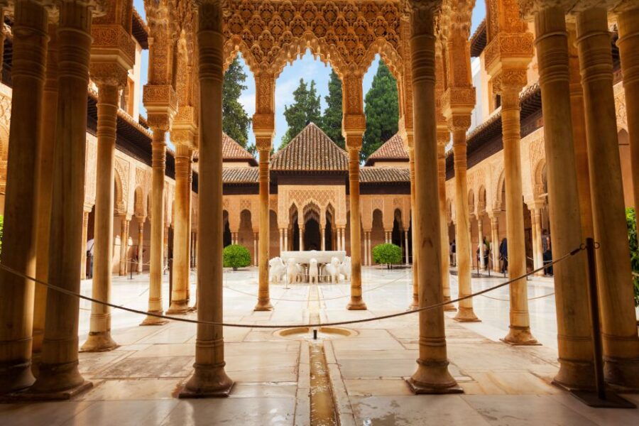 Granada: Alhambra, Generalife & Nasrid Palaces Guided Tour