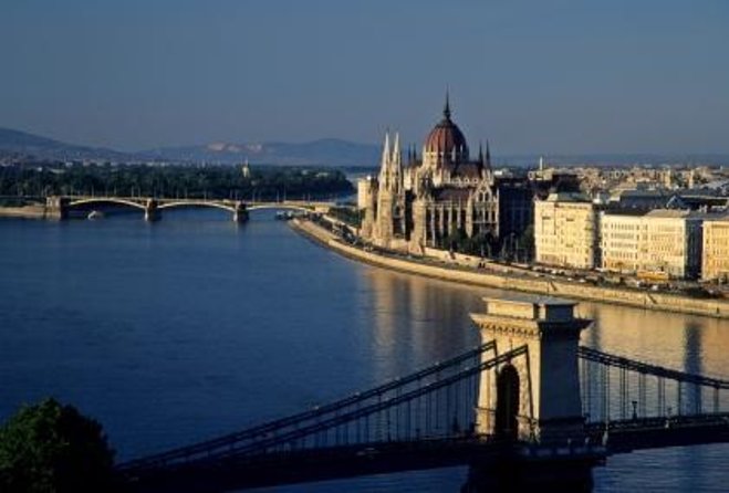Guided Tours in Budapest on Luna E-Scooter