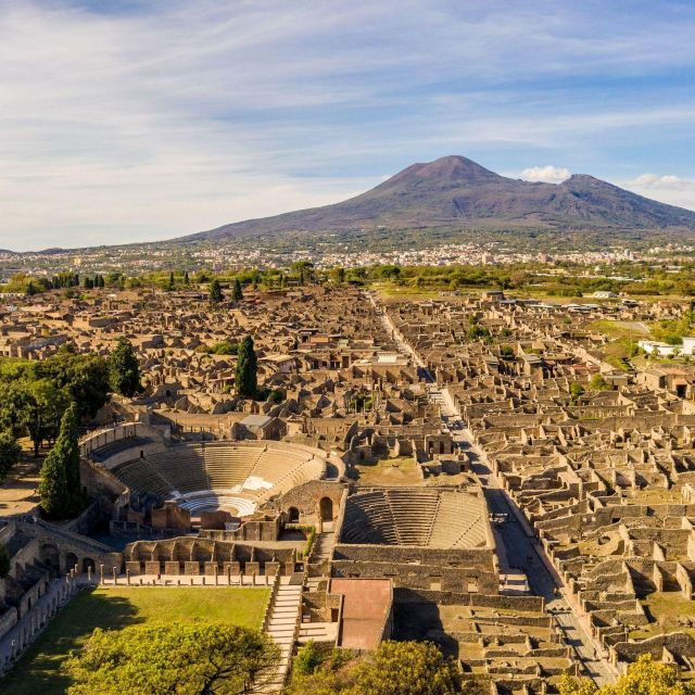 Guided Visit of Pompei and Mount Vesuvius (Spanish & French)