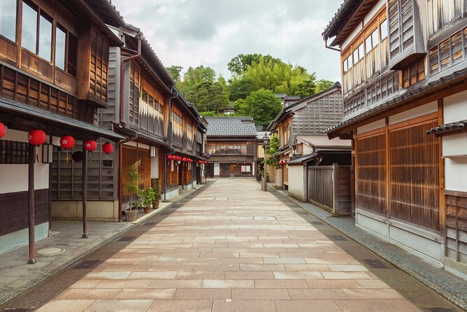 Half Day Private Tour With Photoshoot by Photographer in Kanazawa - Good To Know