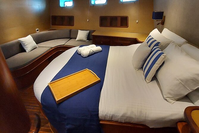 Hera 3 Bay Cruise Including the Blue Lagoon - Dining and Refreshments