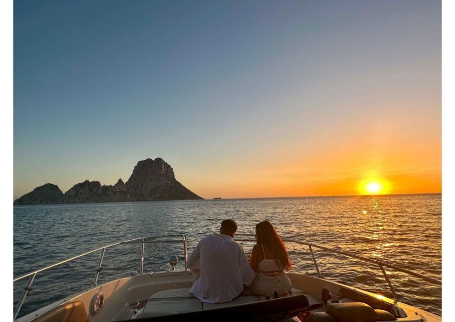 Ibiza Es Vedra: Luxury Private Boat Trip - Sunset and Drinks - Itinerary Highlights