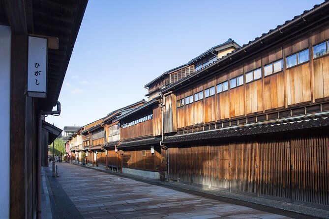 Kanazawa Day Tour – Temarizushi Making, Kenrokuen & Omicho Market