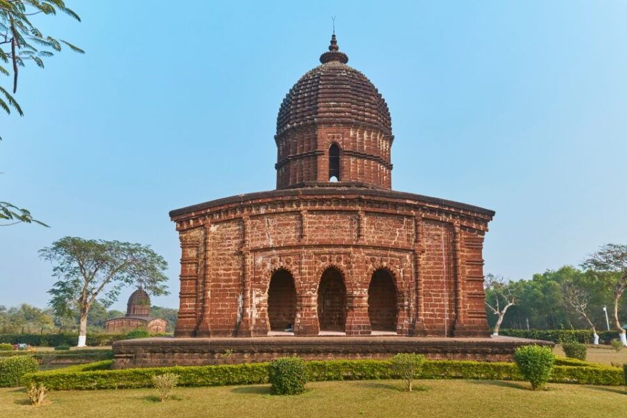 Kolkata: Day Trip to Terracotta Temples & Baluchuri Weavers