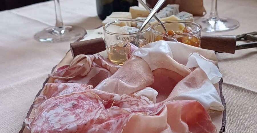 Lake Garda: Tasting of Local Products With Dinner - Experience the Local Trattoria Ambiance