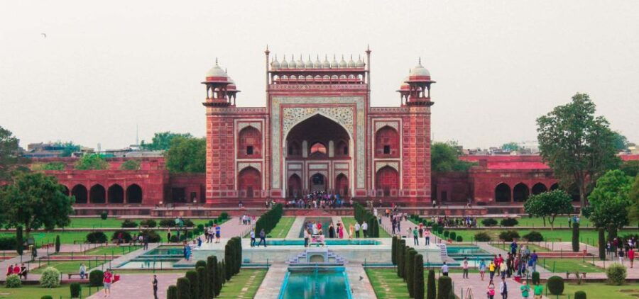 License Tour Guide in Agra- Taj Mahal