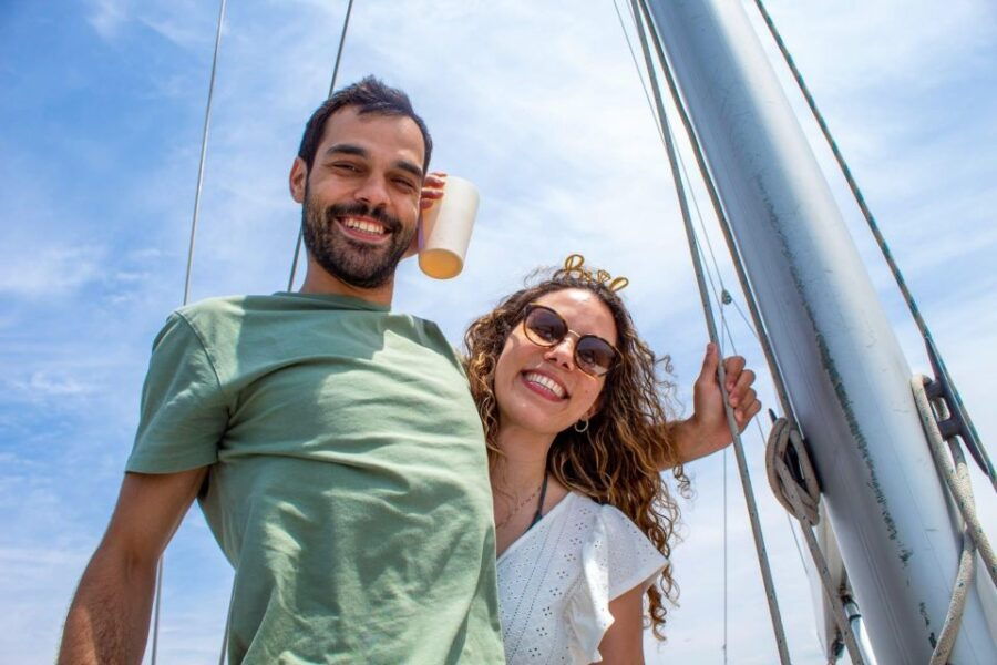 Lisbon: 2hr Romantic Sailing Sunset Tour - Experience Highlights