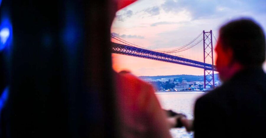 Lisbon: Disco Night Cruise With DJ and Open Bar - Experience