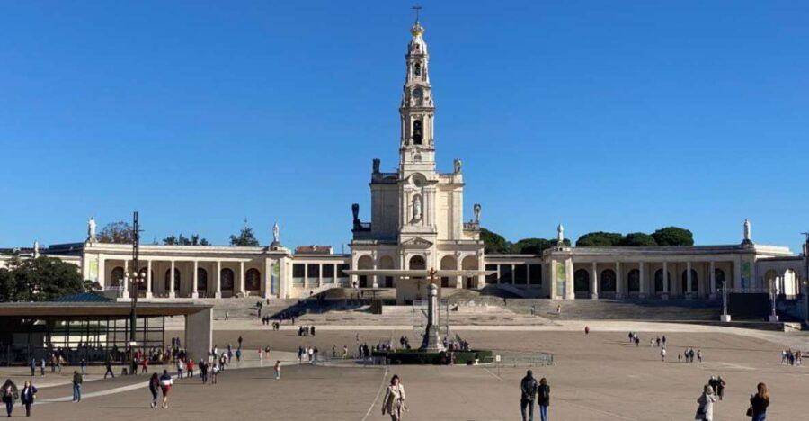 Lisbon to Fátima, Nazaré and Obidos Day Trip