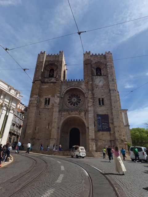 Lisbon:Private Guided Historical Sightseeing Tour by TUK-TUK - Good To Know